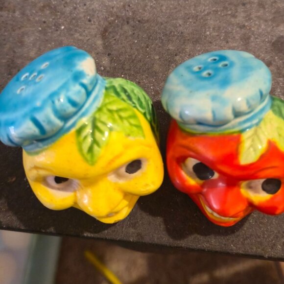 Vintage anthropomorphic fruit face salt & pepper shakers kitschy decor novelty - Picture 4 of 10